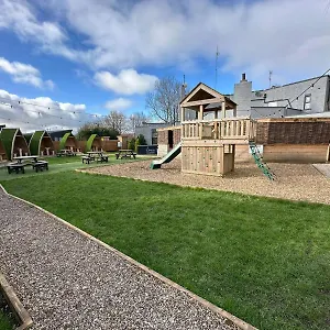 https://black-bull-retreat-barmston-with-private-hot-tubs-available.yorkshirehotels.net