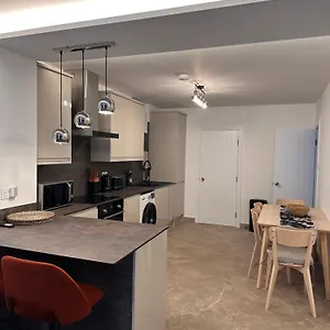  Apartment Aya's Snaresbrook