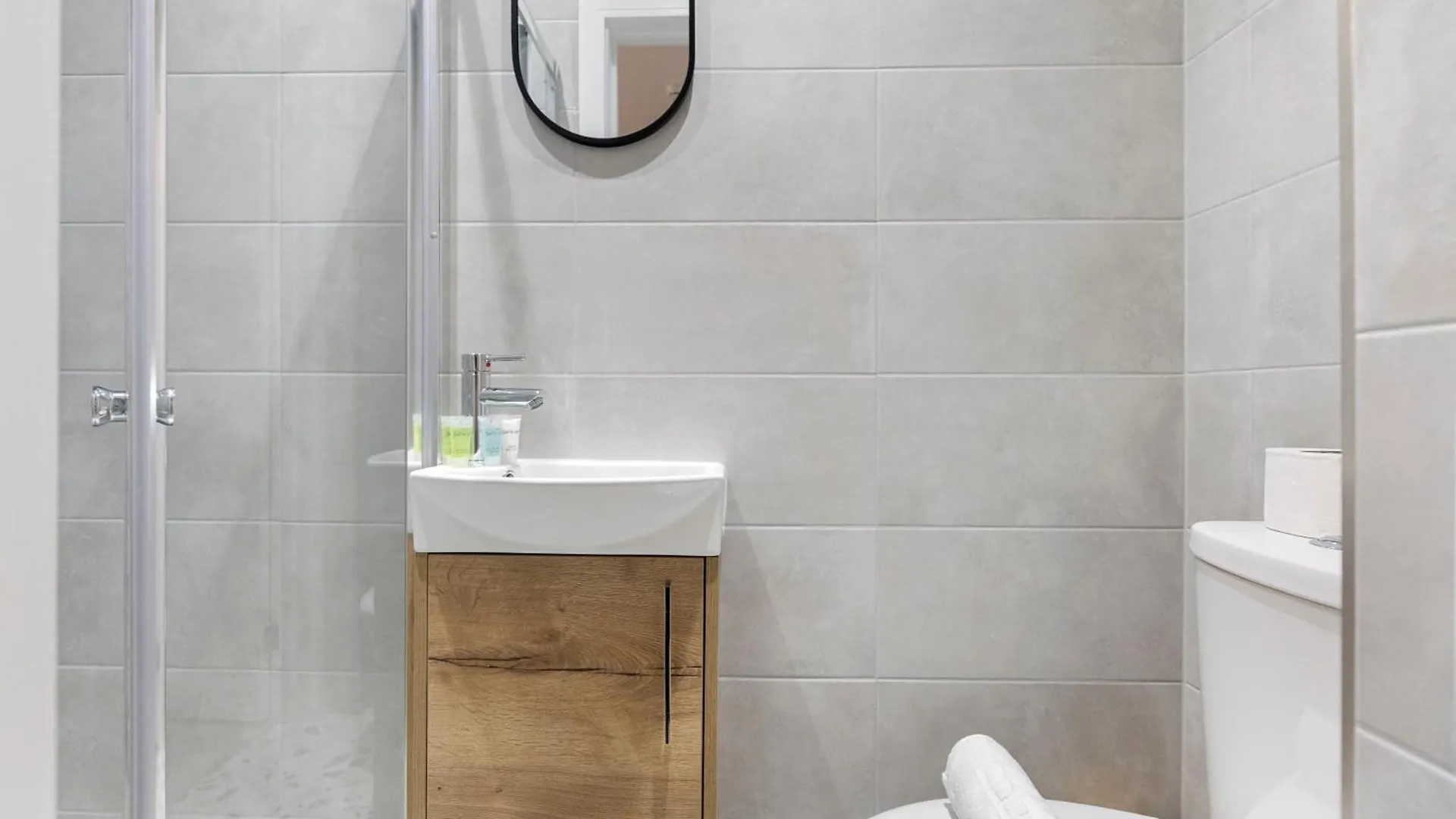 Urban Nest - Stylish Studio Escape London Apartment